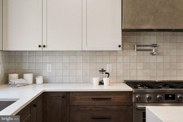 956 N 6TH ST, Philadelphia, PA 19123