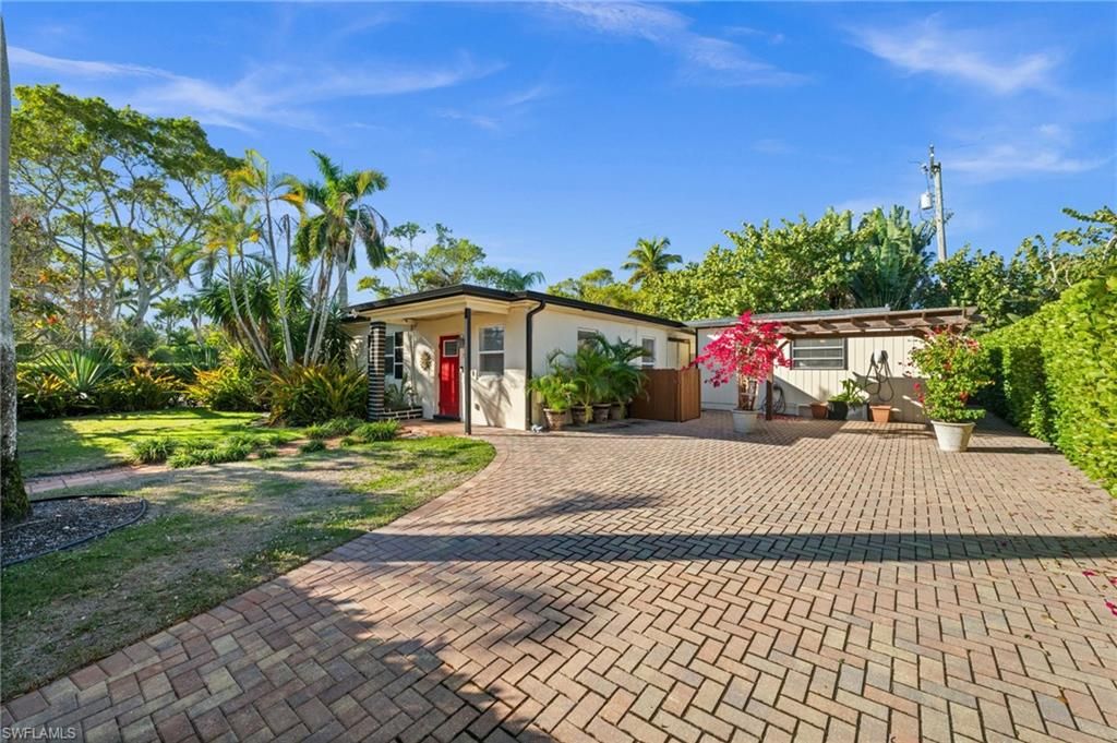 715 10TH ST N, NAPLES, FL 34102 — photo 2