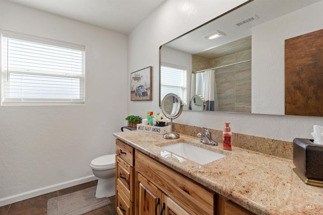 675 Mountain View Dr, Twin Falls, ID 83301