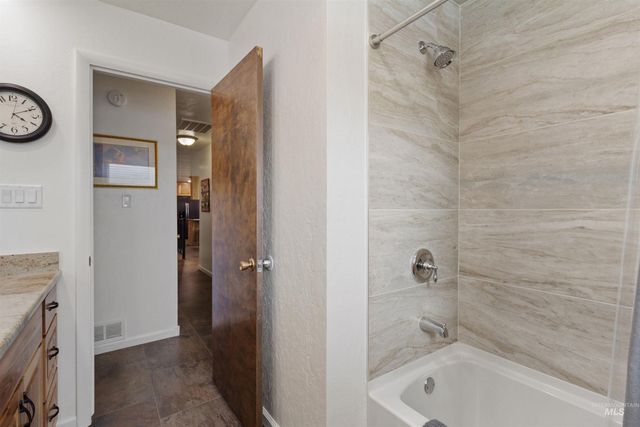 675 Mountain View Dr, Twin Falls, ID 83301