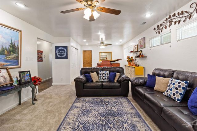 675 Mountain View Dr, Twin Falls, ID 83301