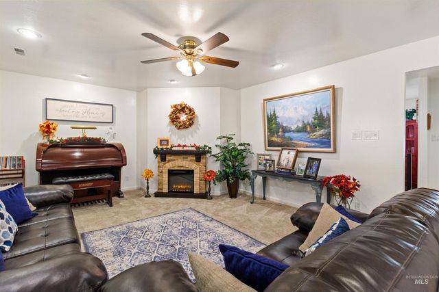 675 Mountain View Dr, Twin Falls, ID 83301