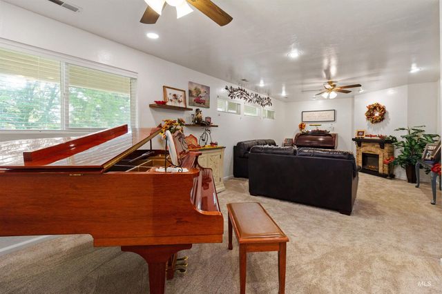 675 Mountain View Dr, Twin Falls, ID 83301