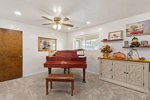 675 Mountain View Dr, Twin Falls, ID 83301