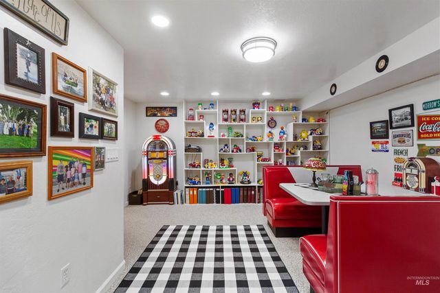 675 Mountain View Dr, Twin Falls, ID 83301