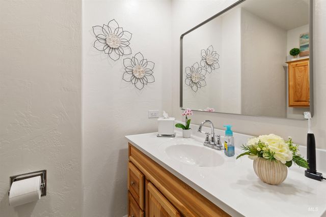 675 Mountain View Dr, Twin Falls, ID 83301