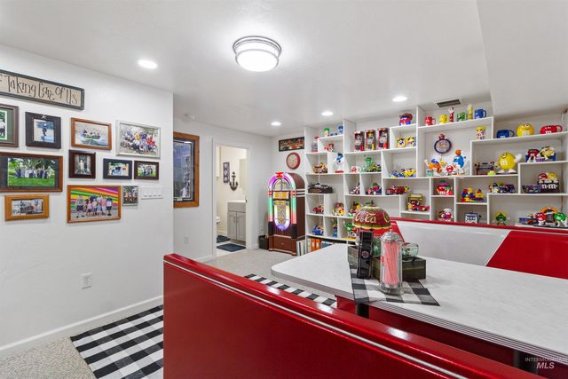 675 Mountain View Dr, Twin Falls, ID 83301