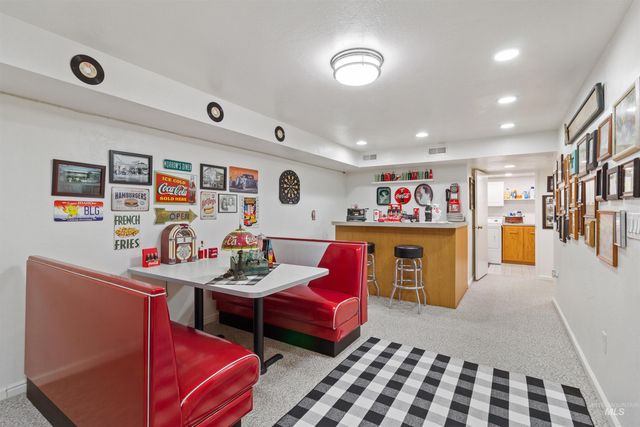 675 Mountain View Dr, Twin Falls, ID 83301