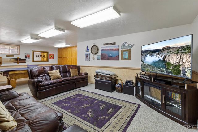 675 Mountain View Dr, Twin Falls, ID 83301