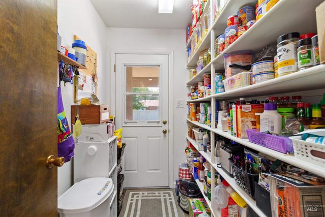 675 Mountain View Dr, Twin Falls, ID 83301