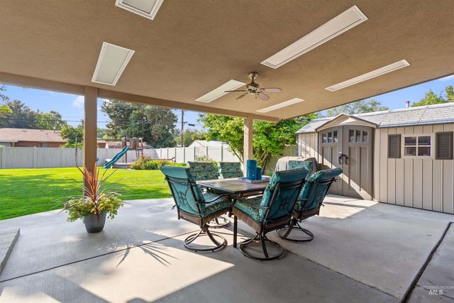 675 Mountain View Dr, Twin Falls, ID 83301