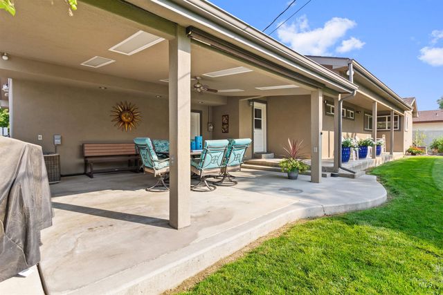 675 Mountain View Dr, Twin Falls, ID 83301