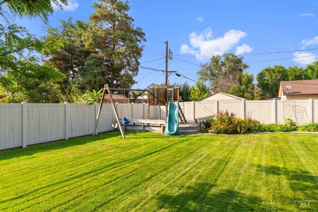 675 Mountain View Dr, Twin Falls, ID 83301