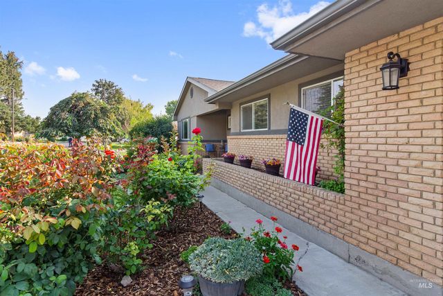 675 Mountain View Dr, Twin Falls, ID 83301