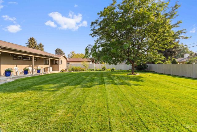 675 Mountain View Dr, Twin Falls, ID 83301