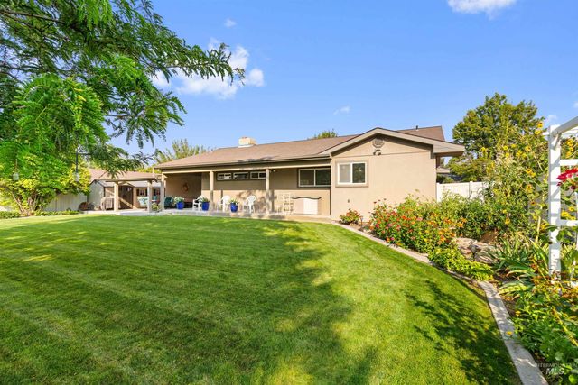 675 Mountain View Dr, Twin Falls, ID 83301