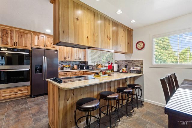 675 Mountain View Dr, Twin Falls, ID 83301