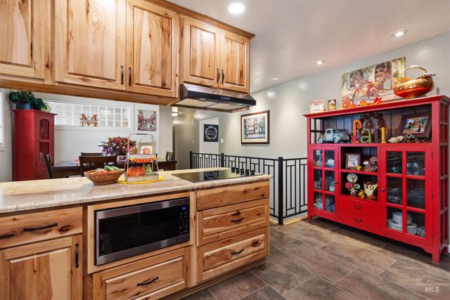 675 Mountain View Dr, Twin Falls, ID 83301