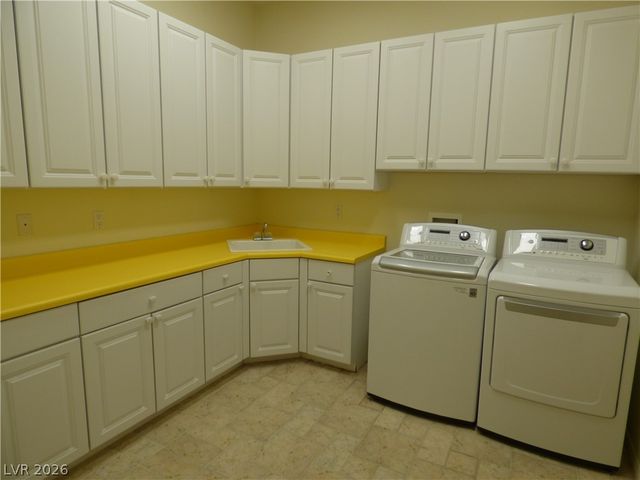 7695 Gilespie Street, Las Vegas, NV 89123