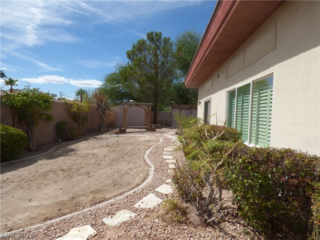 7695 Gilespie Street, Las Vegas, NV 89123