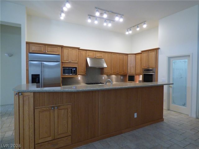 7695 Gilespie Street, Las Vegas, NV 89123