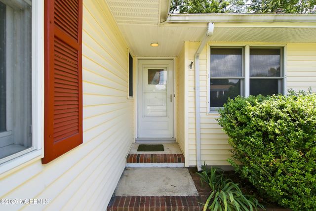 9 Wayside Drive, Brick, NJ 08724