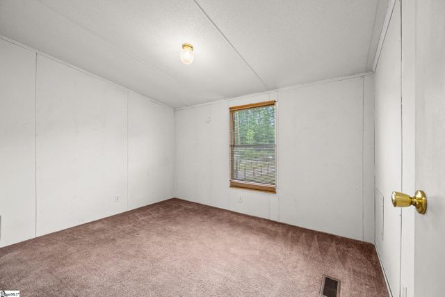 115 L C Drive, Laurens, SC 29360