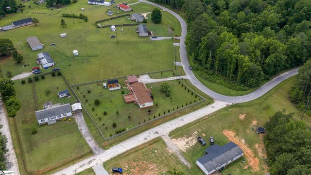 115 L C Drive, Laurens, SC 29360