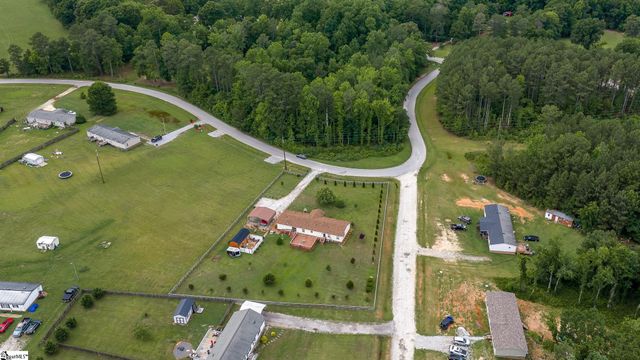 115 L C Drive, Laurens, SC 29360