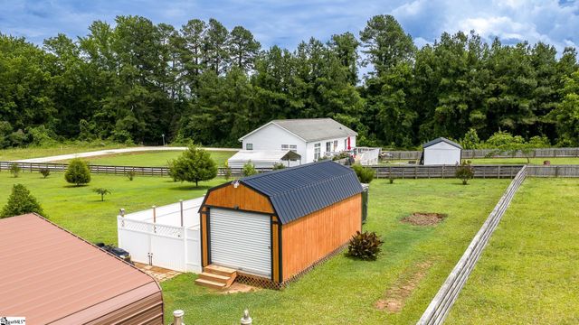 115 L C Drive, Laurens, SC 29360