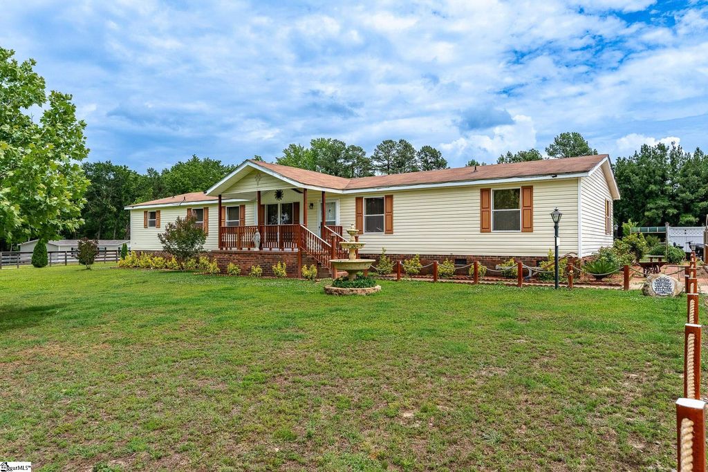 115 L C Drive, Laurens, SC 29360