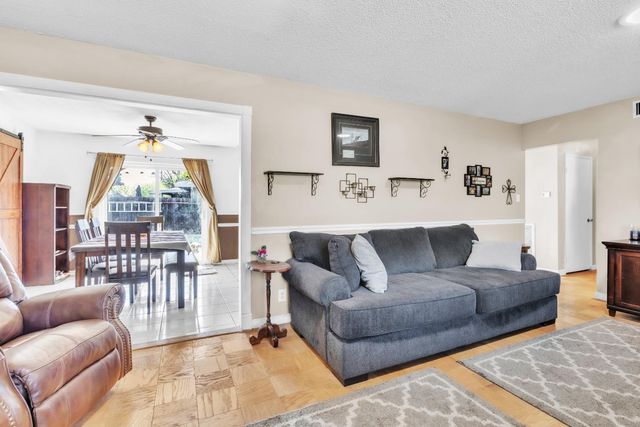 10406 Ambassador Dr, Rancho Cordova, CA 95670