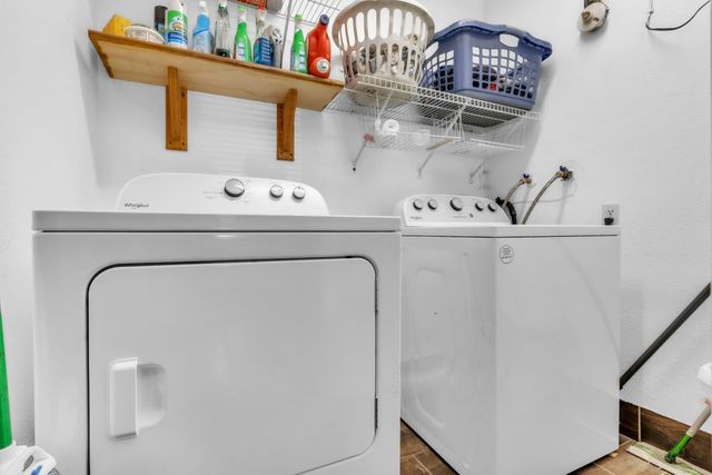 10406 Ambassador Dr, Rancho Cordova, CA 95670