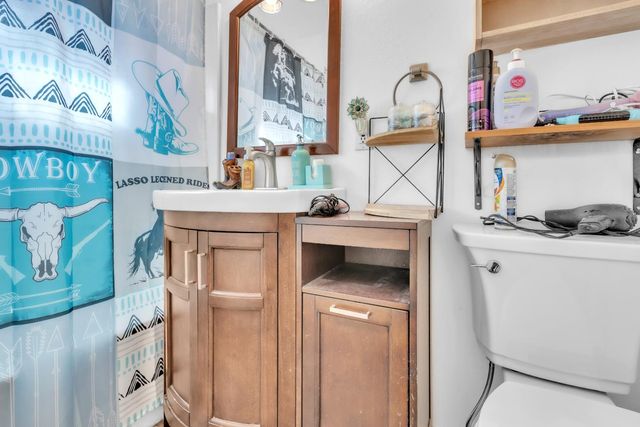 10406 Ambassador Dr, Rancho Cordova, CA 95670