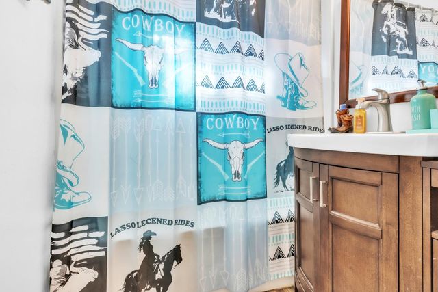 10406 Ambassador Dr, Rancho Cordova, CA 95670