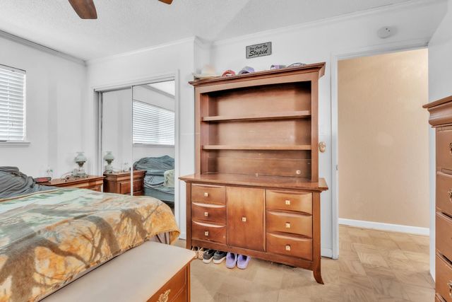 10406 Ambassador Dr, Rancho Cordova, CA 95670