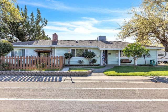 10406 Ambassador Dr, Rancho Cordova, CA 95670