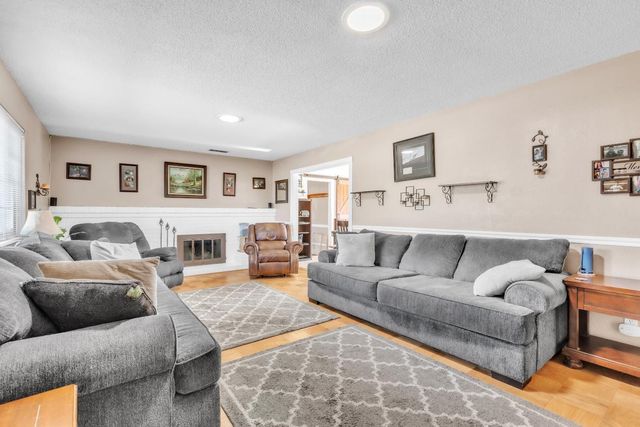 10406 Ambassador Dr, Rancho Cordova, CA 95670