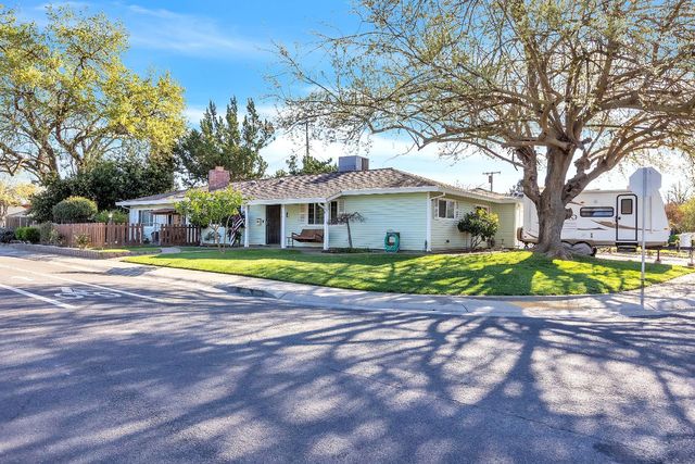 10406 Ambassador Dr, Rancho Cordova, CA 95670