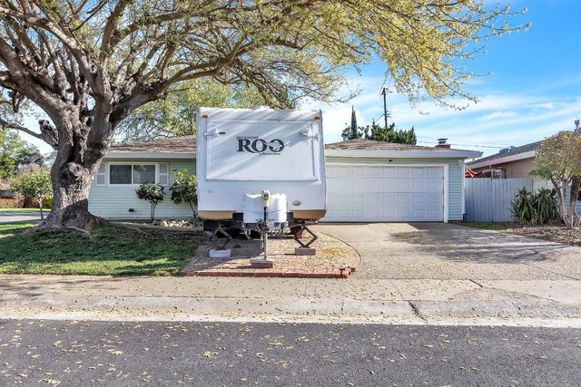 10406 Ambassador Dr, Rancho Cordova, CA 95670