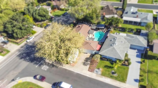 10406 Ambassador Dr, Rancho Cordova, CA 95670