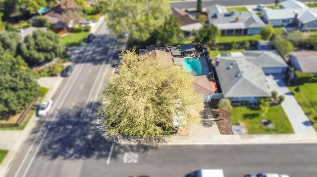 10406 Ambassador Dr, Rancho Cordova, CA 95670