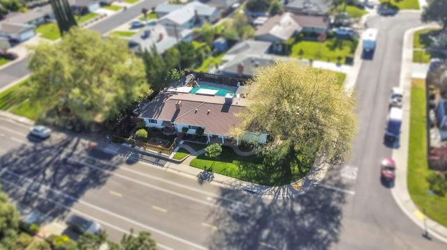 10406 Ambassador Dr, Rancho Cordova, CA 95670