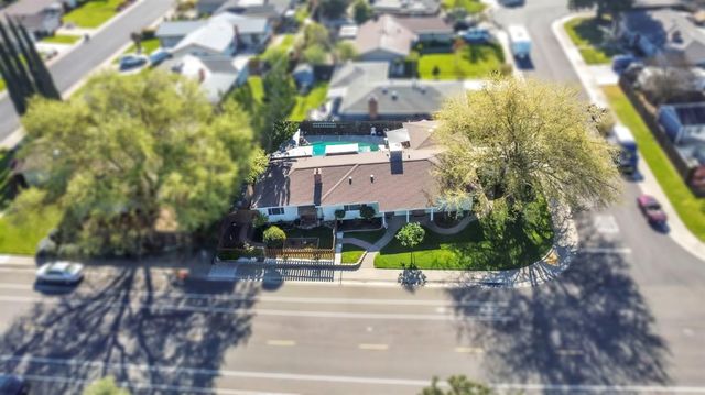 10406 Ambassador Dr, Rancho Cordova, CA 95670