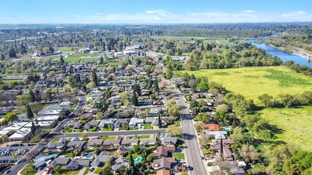 10406 Ambassador Dr, Rancho Cordova, CA 95670