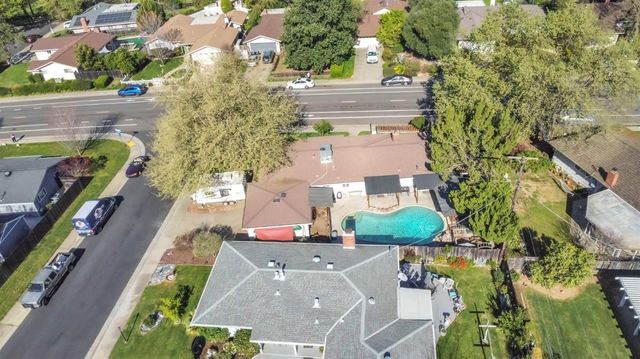 10406 Ambassador Dr, Rancho Cordova, CA 95670