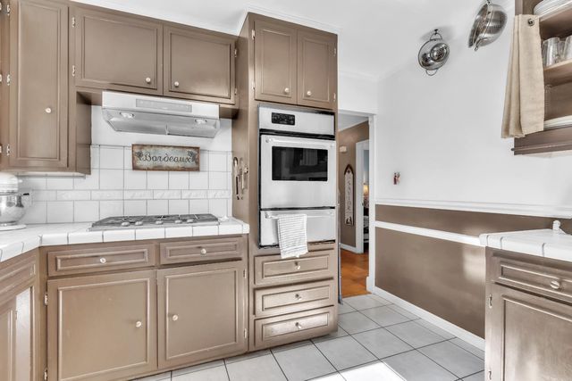 10406 Ambassador Dr, Rancho Cordova, CA 95670