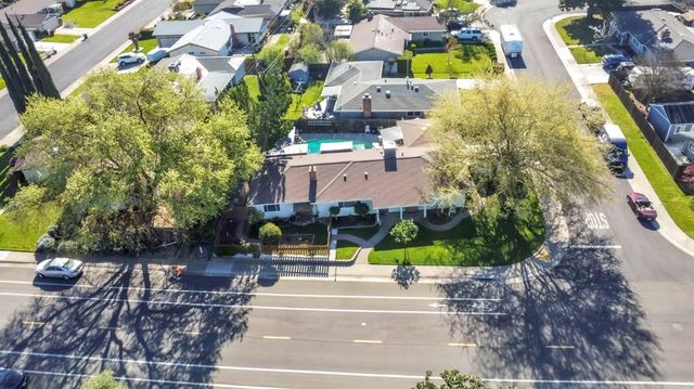 10406 Ambassador Dr, Rancho Cordova, CA 95670