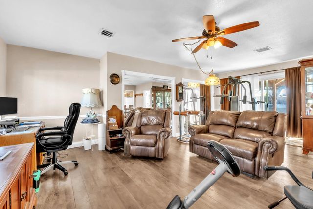 10406 Ambassador Dr, Rancho Cordova, CA 95670