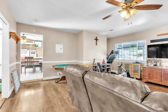 10406 Ambassador Dr, Rancho Cordova, CA 95670